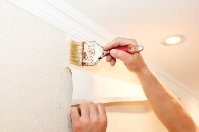 Pose de papier peint à Chailland — revêtements muraux et toiles de verre